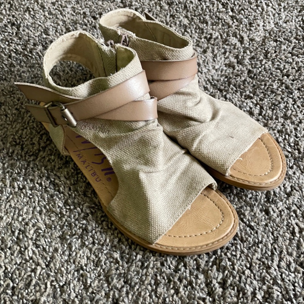 Tan blowfish sandals